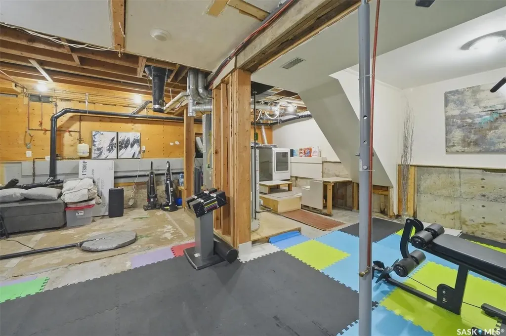 1002 O Avenue S Saskatoon SK S7M 2T2
