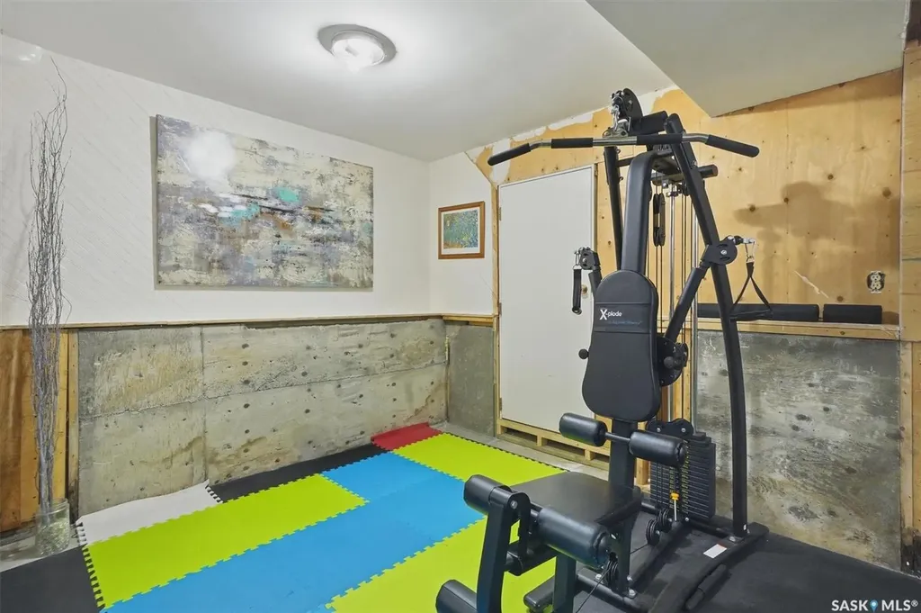 1002 O Avenue S Saskatoon SK S7M 2T2
