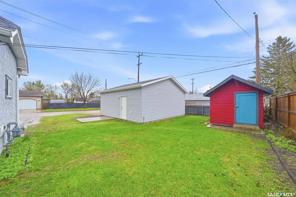 1002 O Avenue S Saskatoon SK S7M 2T2