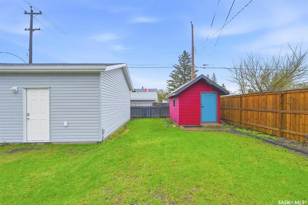 1002 O Avenue S Saskatoon SK S7M 2T2