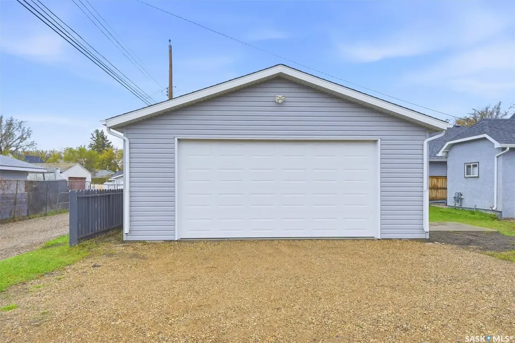 1002 O Avenue S Saskatoon SK S7M 2T2