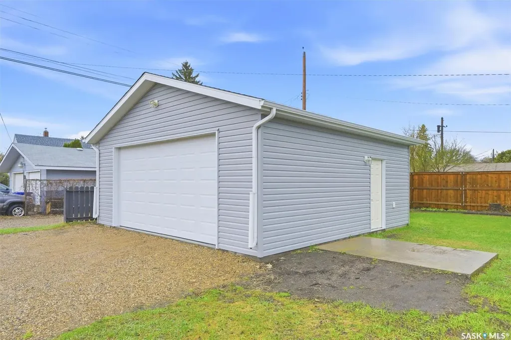 1002 O Avenue S Saskatoon SK S7M 2T2
