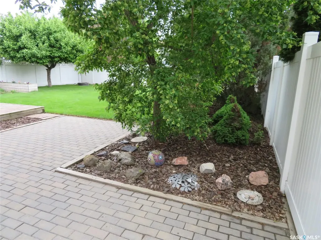 138 Lavalee Place Saskatoon SK S7J 5K7