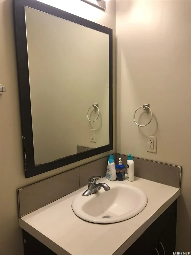 5625 Aerodrome Road Regina SK S4W 0M3