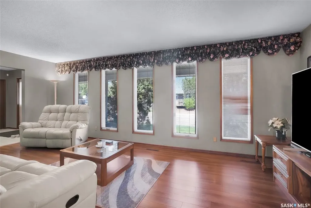 2 Cambridge Crescent Saskatoon SK S7H 3P8