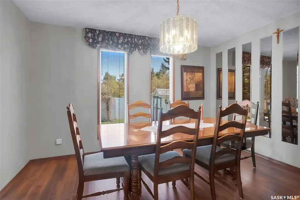 2 Cambridge Crescent Saskatoon SK S7H 3P8