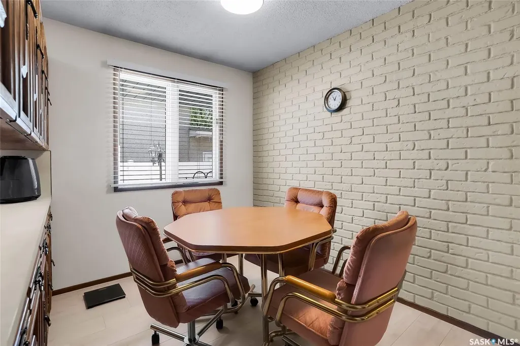 2 Cambridge Crescent Saskatoon SK S7H 3P8