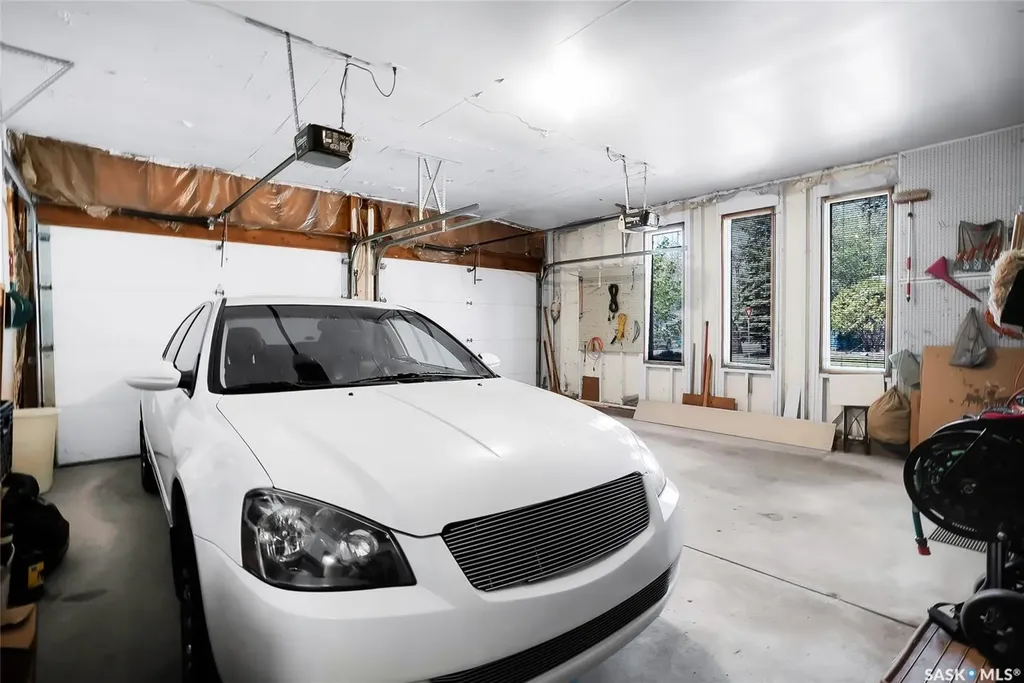 2 Cambridge Crescent Saskatoon SK S7H 3P8