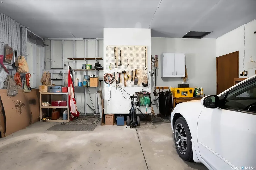 2 Cambridge Crescent Saskatoon SK S7H 3P8