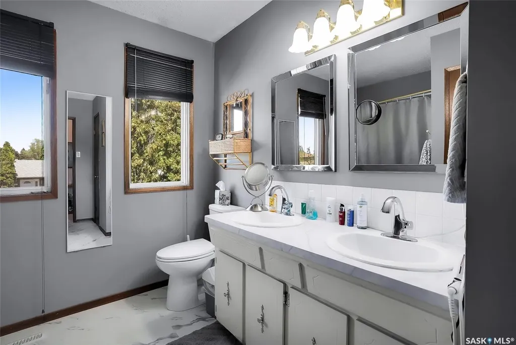 2 Cambridge Crescent Saskatoon SK S7H 3P8