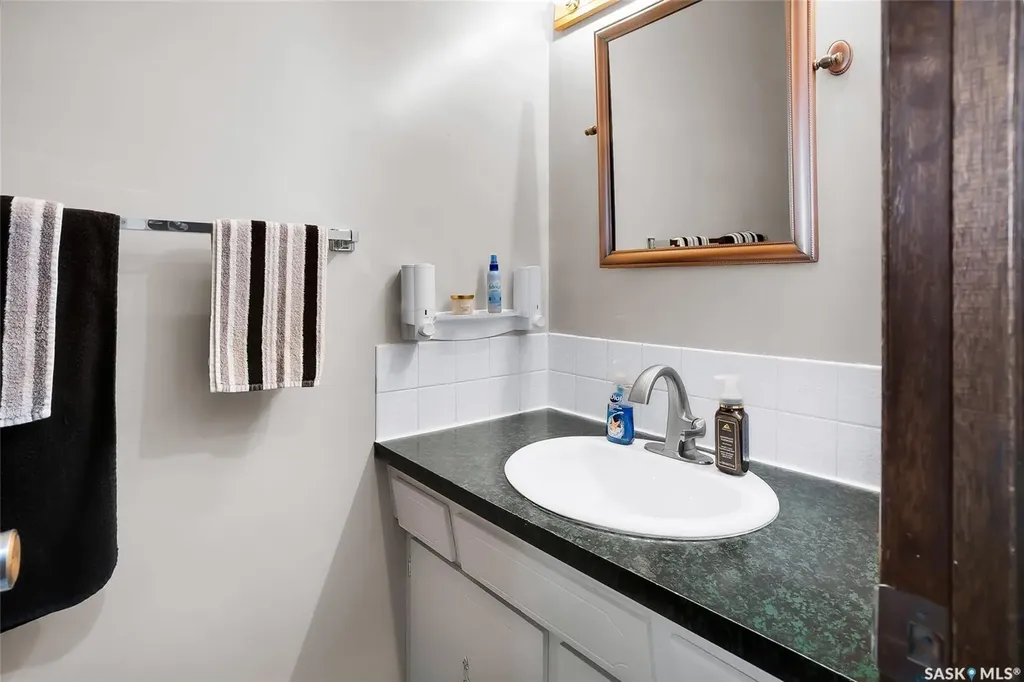 2 Cambridge Crescent Saskatoon SK S7H 3P8