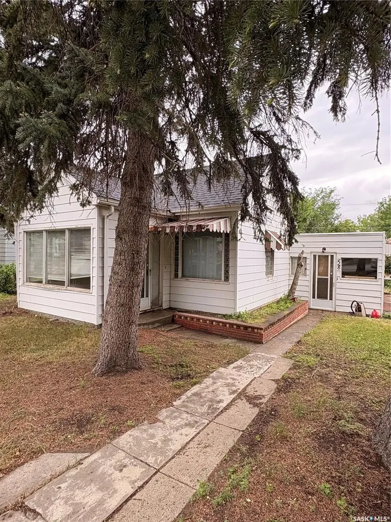 58 Lillooet Street W Moose Jaw SK S6H 4Y5
