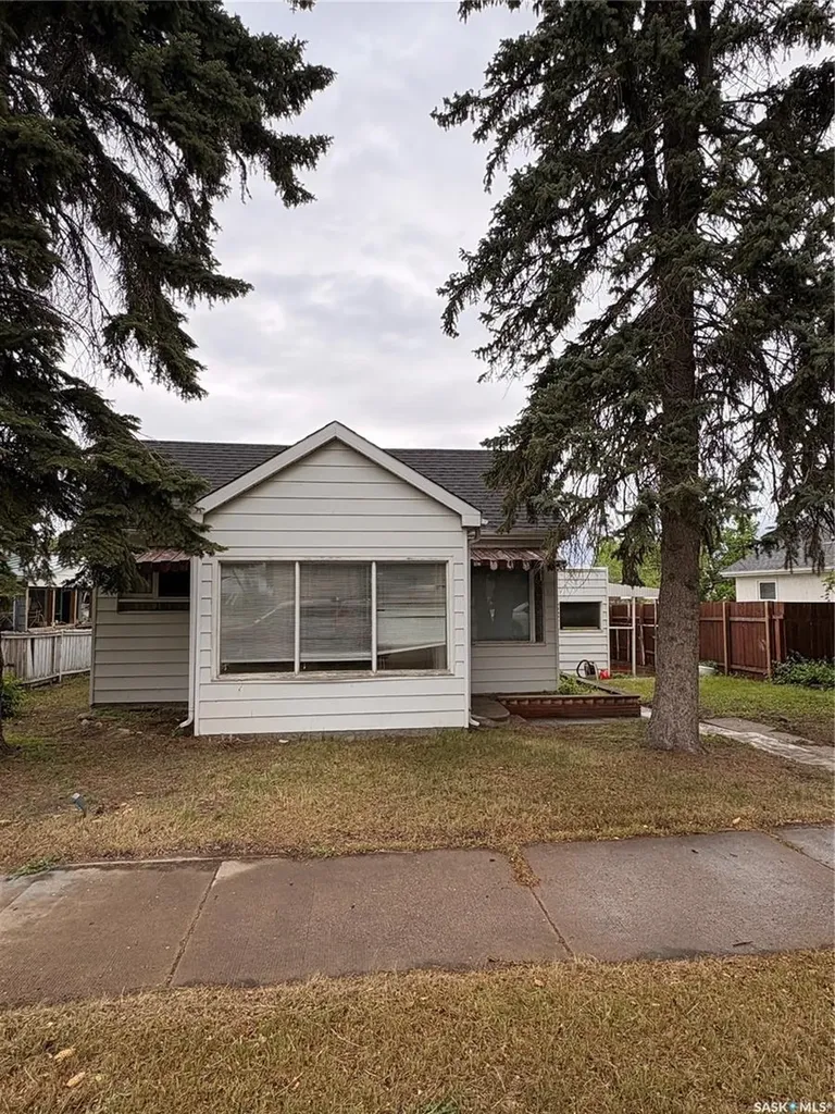 58 Lillooet Street W Moose Jaw SK S6H 4Y5