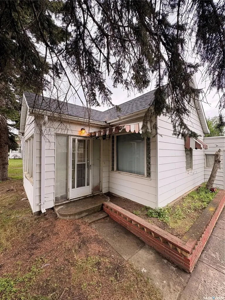 58 Lillooet Street W Moose Jaw SK S6H 4Y5