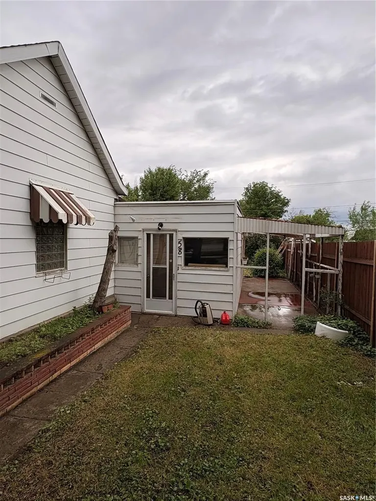 58 Lillooet Street W Moose Jaw SK S6H 4Y5