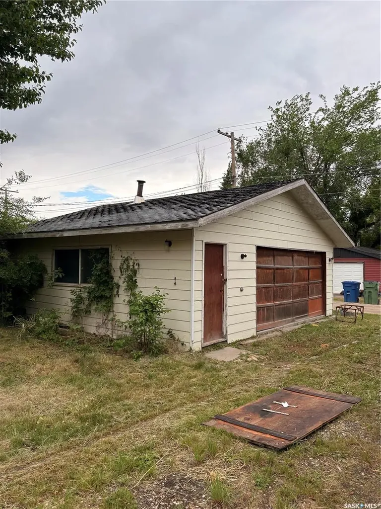 58 Lillooet Street W Moose Jaw SK S6H 4Y5