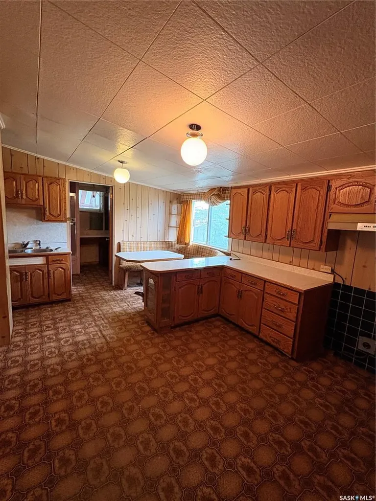58 Lillooet Street W Moose Jaw SK S6H 4Y5