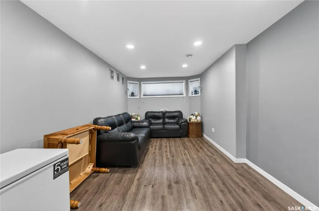 5306 Universal Crescent Regina SK S4W 0K7