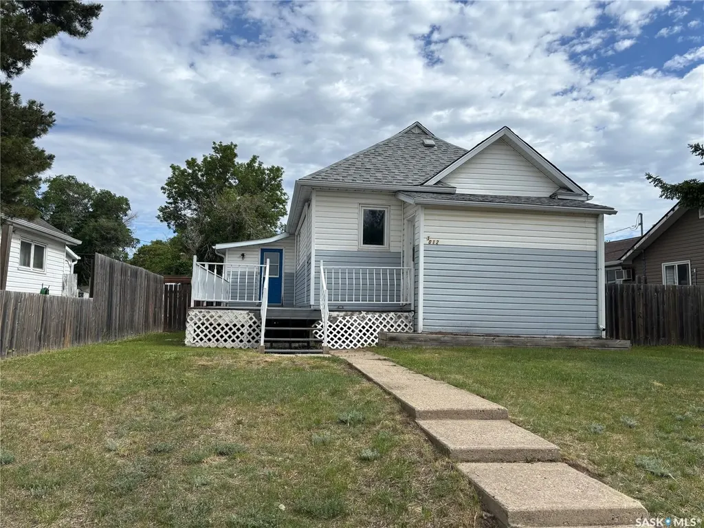 1012 Stadacona Street E Moose Jaw SK S6H 0K9