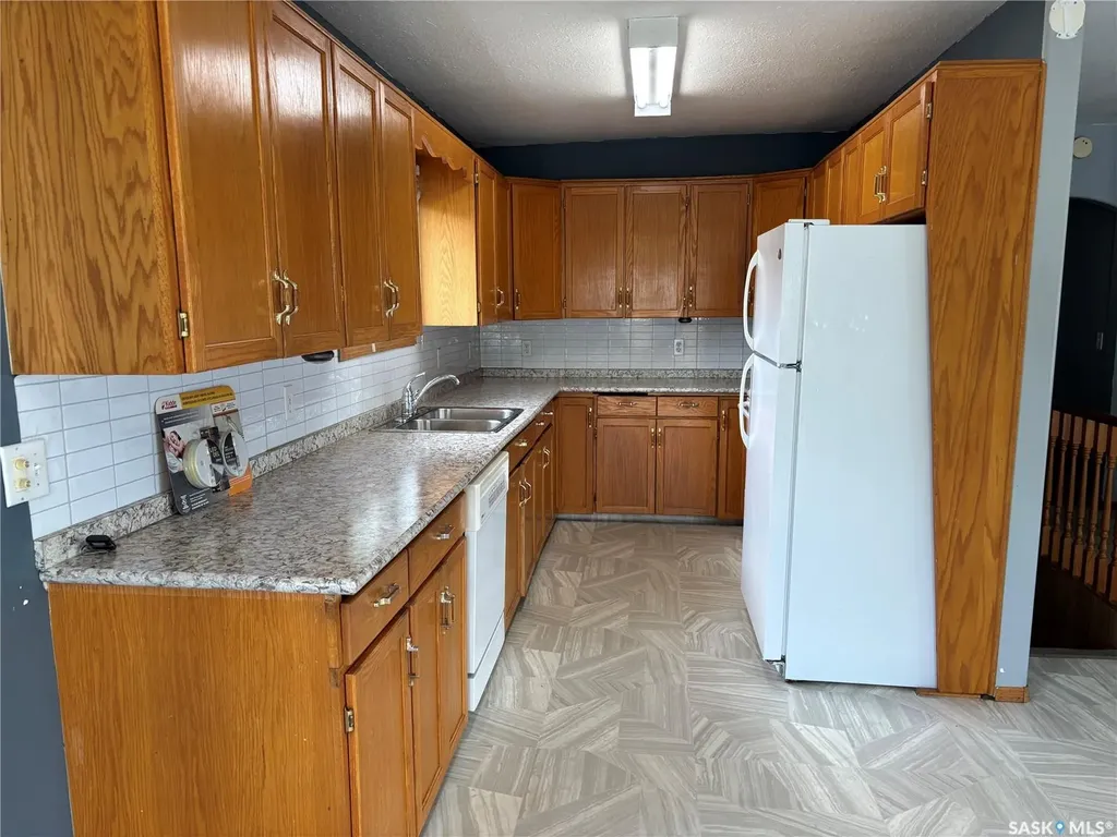1012 Stadacona Street E Moose Jaw SK S6H 0K9