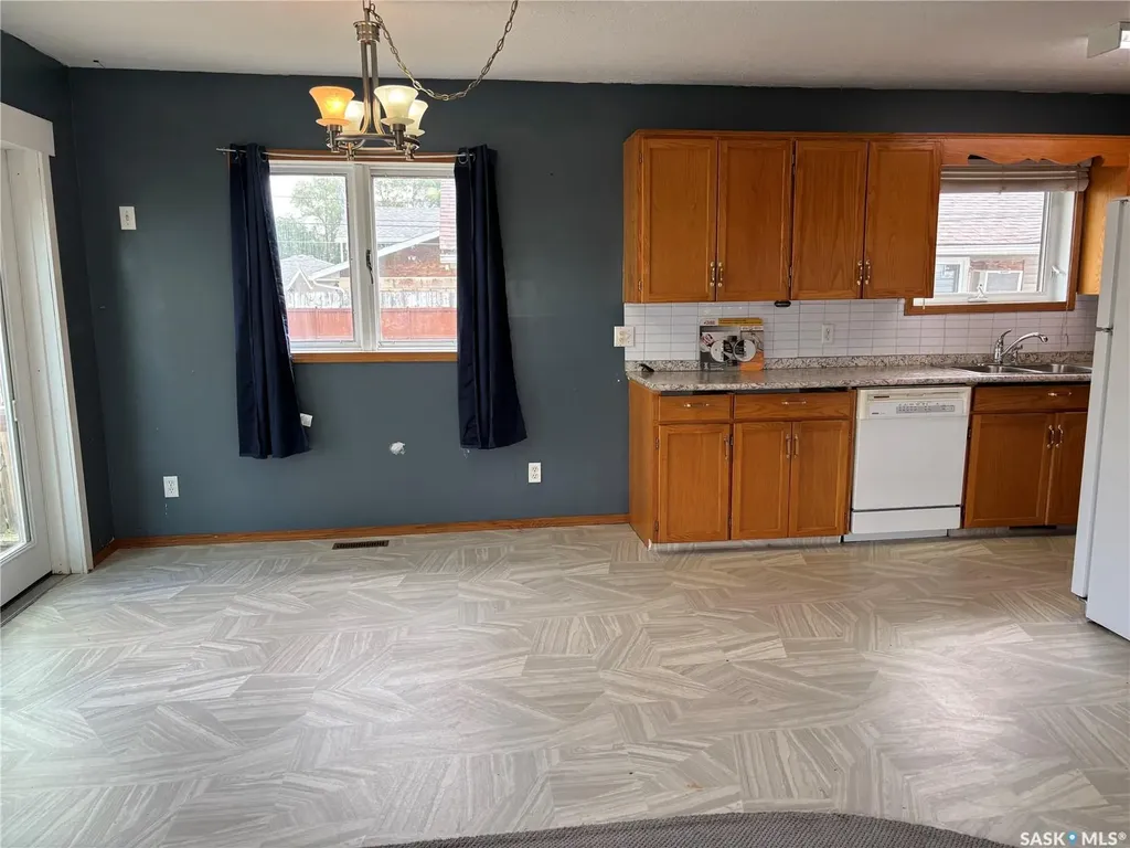 1012 Stadacona Street E Moose Jaw SK S6H 0K9