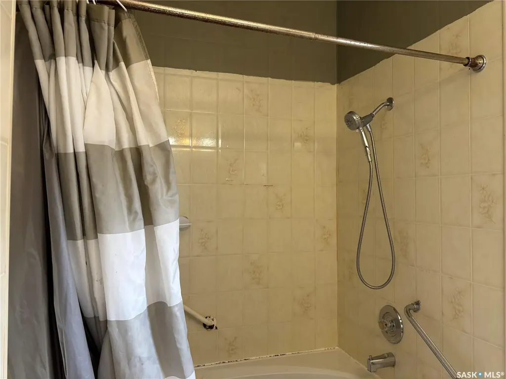 1012 Stadacona Street E Moose Jaw SK S6H 0K9