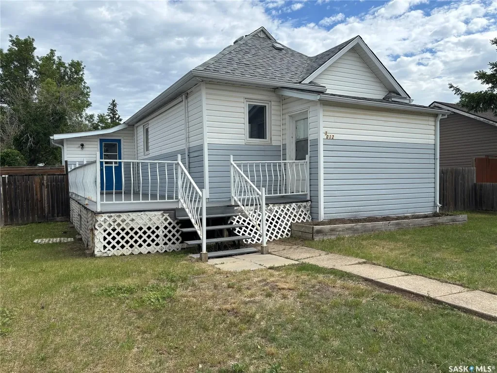 1012 Stadacona Street E Moose Jaw SK S6H 0K9