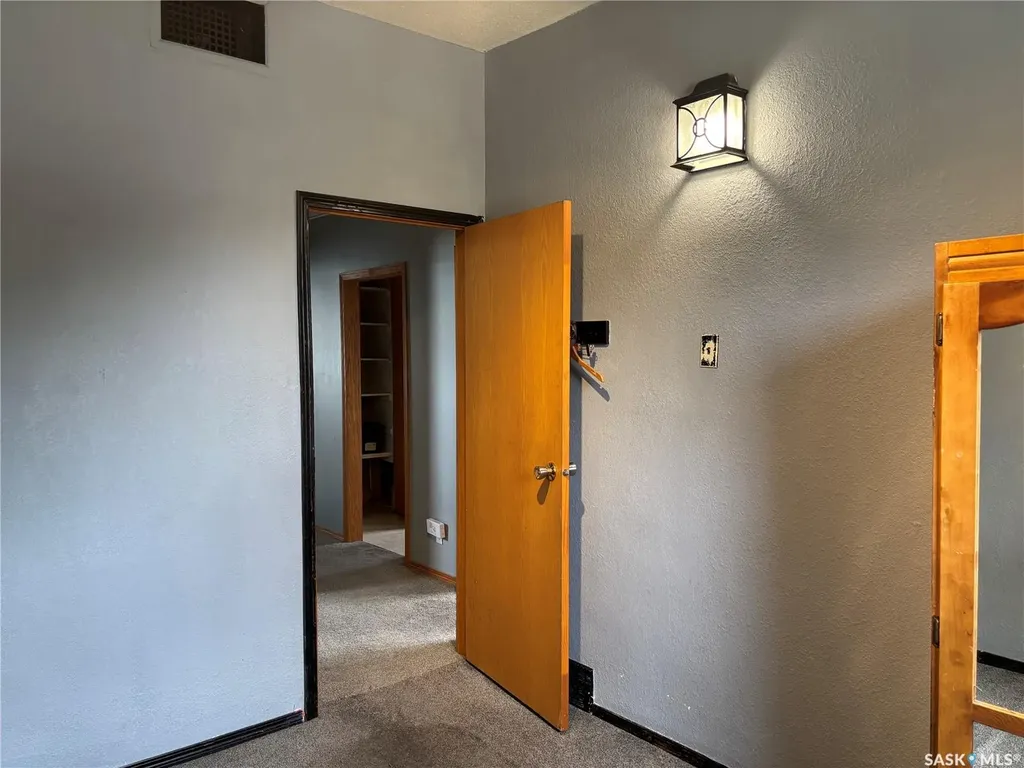 1012 Stadacona Street E Moose Jaw SK S6H 0K9