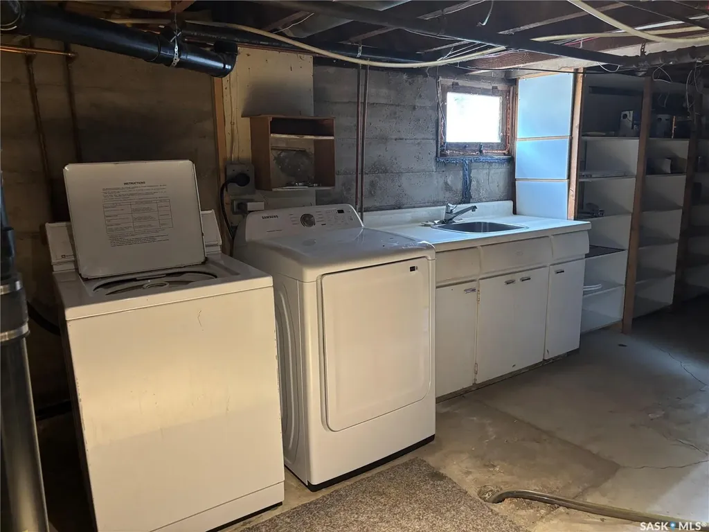 1012 Stadacona Street E Moose Jaw SK S6H 0K9