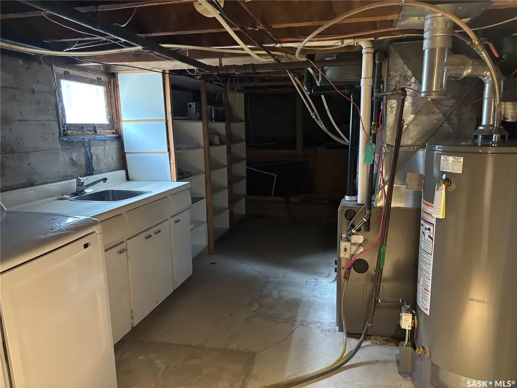 1012 Stadacona Street E Moose Jaw SK S6H 0K9