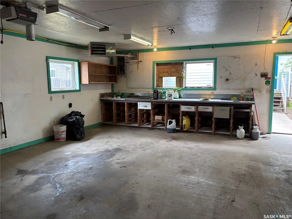1012 Stadacona Street E Moose Jaw SK S6H 0K9