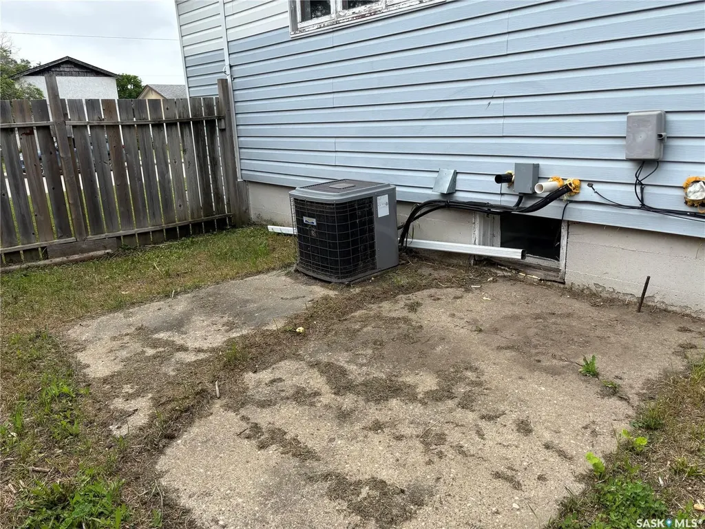 1012 Stadacona Street E Moose Jaw SK S6H 0K9