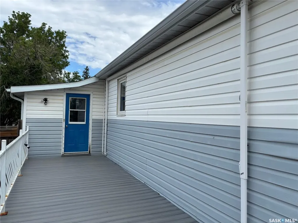 1012 Stadacona Street E Moose Jaw SK S6H 0K9