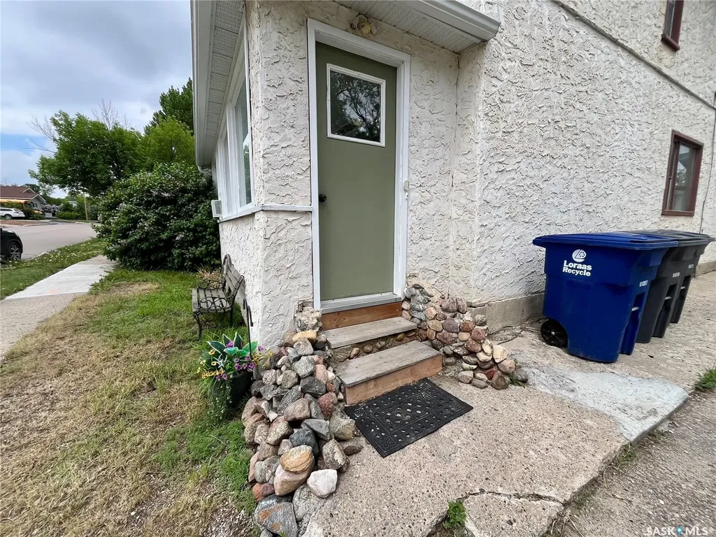 326 Saskatchewan Avenue Kerrobert SK S0L 1R0