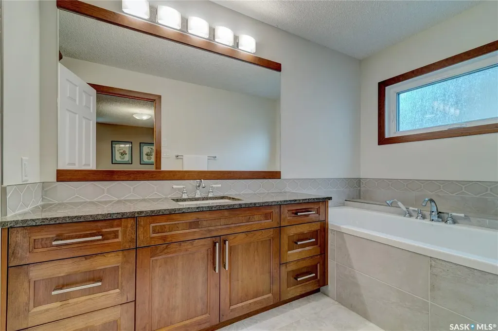 214 Par Place N Regina SK S4Y 1H3