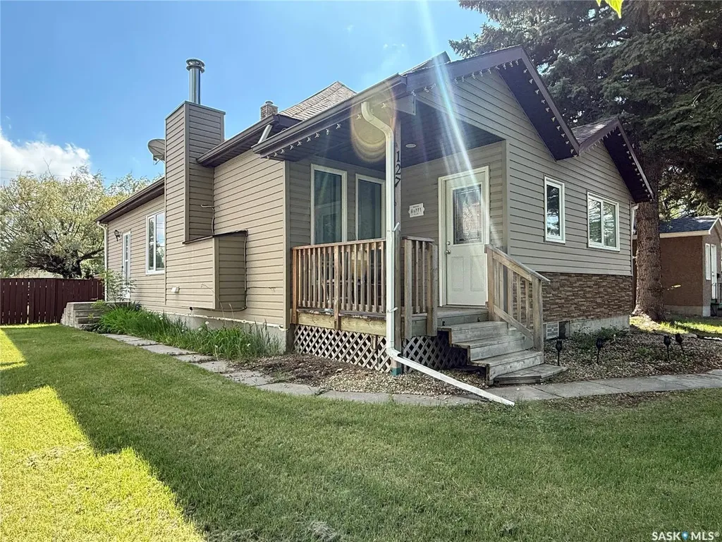 127 6th Avenue W Melville SK S0A 2P0