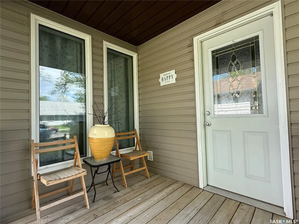 127 6th Avenue W Melville SK S0A 2P0