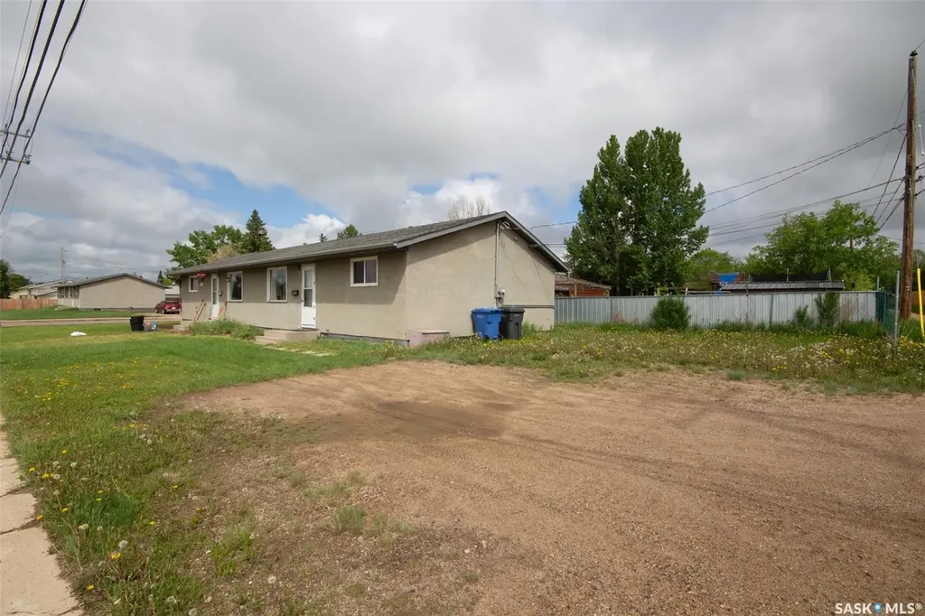 1402 112th Street North Battleford SK S9A 3B2