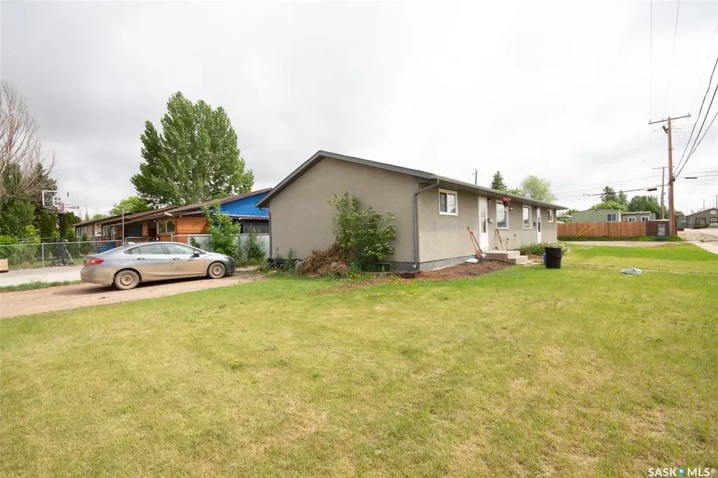 1402 112th Street North Battleford SK S9A 3B2