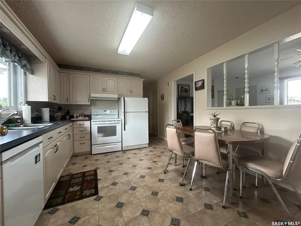 202 2nd Street W Carrot River SK S0E 0L0