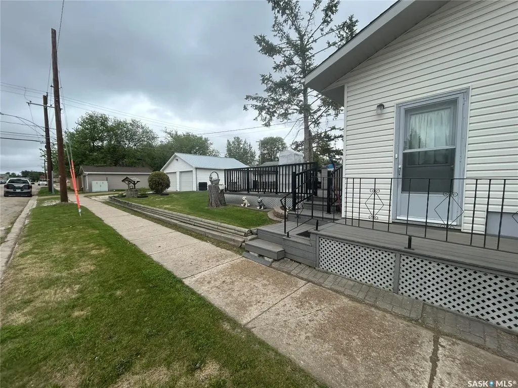 202 2nd Street W Carrot River SK S0E 0L0