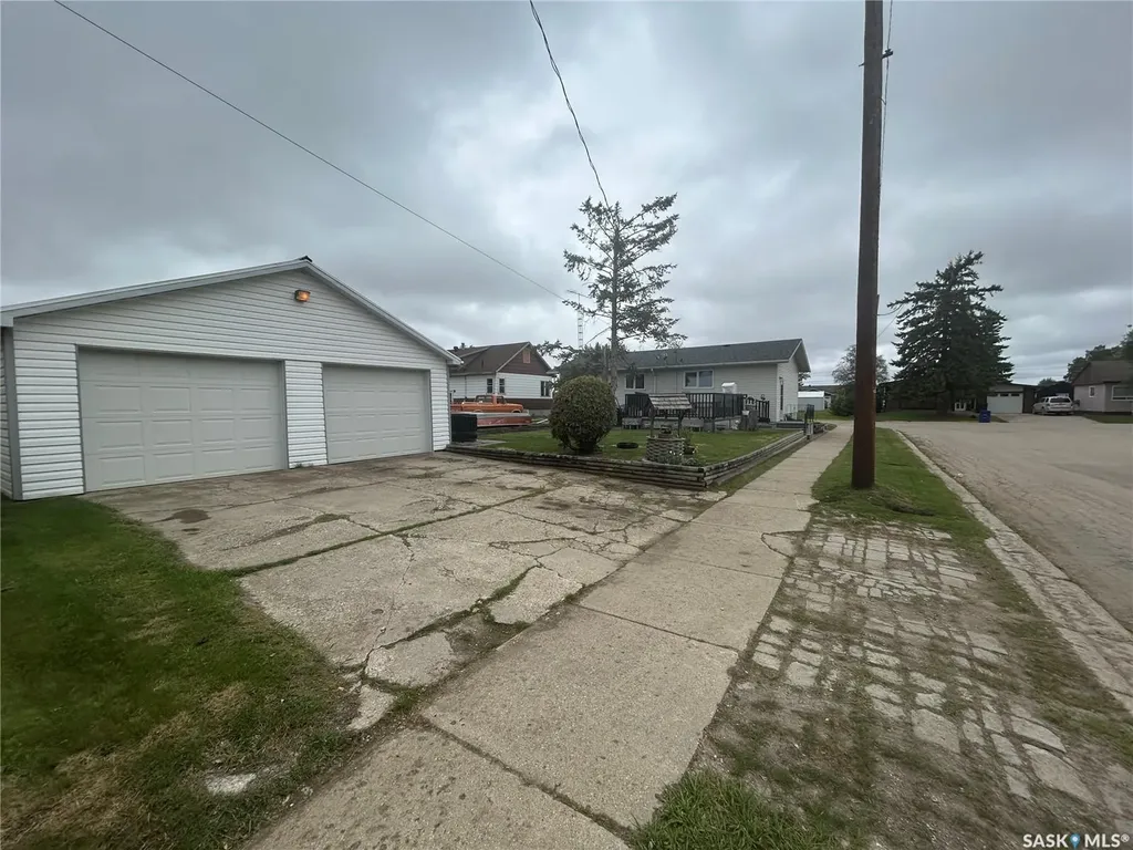 202 2nd Street W Carrot River SK S0E 0L0
