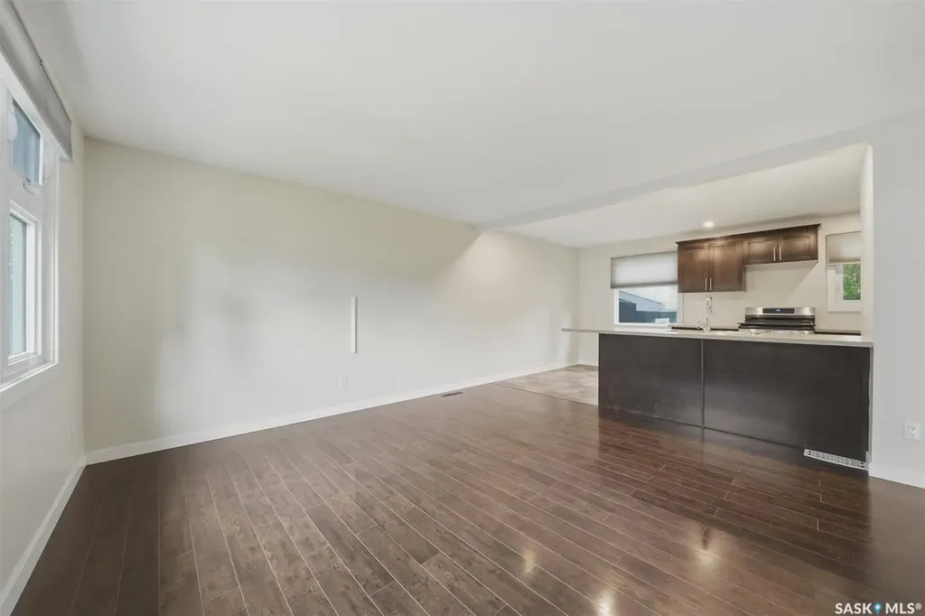 15 Selkirk Crescent Saskatoon SK S7L 4J4