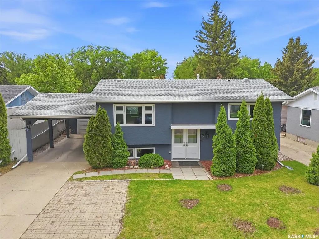 15 Selkirk Crescent Saskatoon SK S7L 4J4
