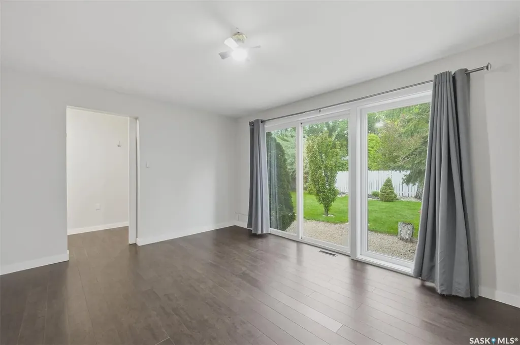 15 Selkirk Crescent Saskatoon SK S7L 4J4