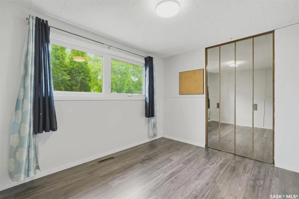 15 Selkirk Crescent Saskatoon SK S7L 4J4