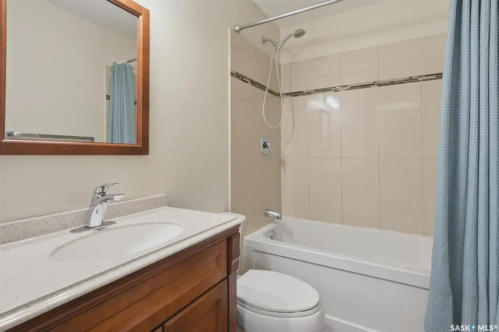 15 Selkirk Crescent Saskatoon SK S7L 4J4