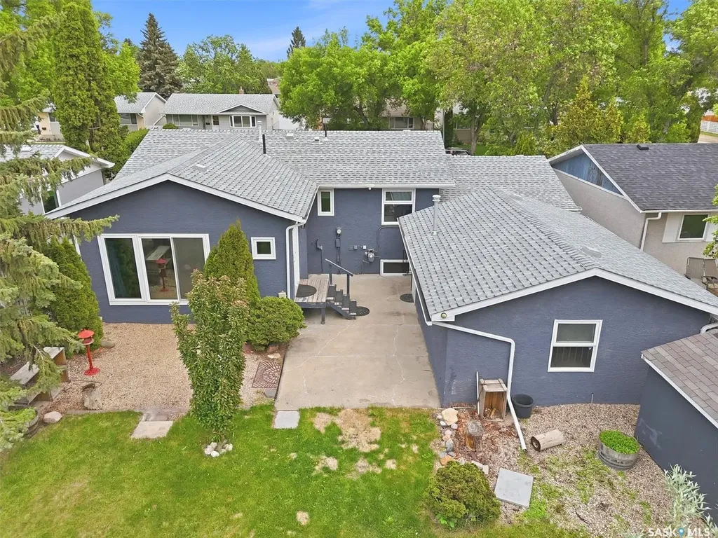 15 Selkirk Crescent Saskatoon SK S7L 4J4