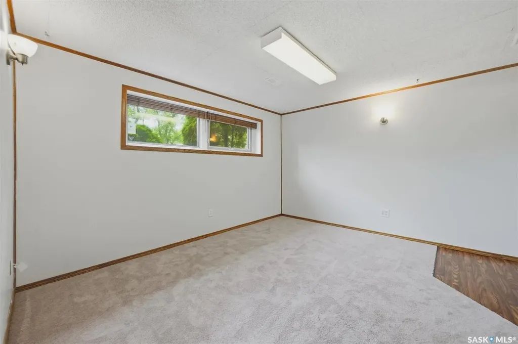 15 Selkirk Crescent Saskatoon SK S7L 4J4