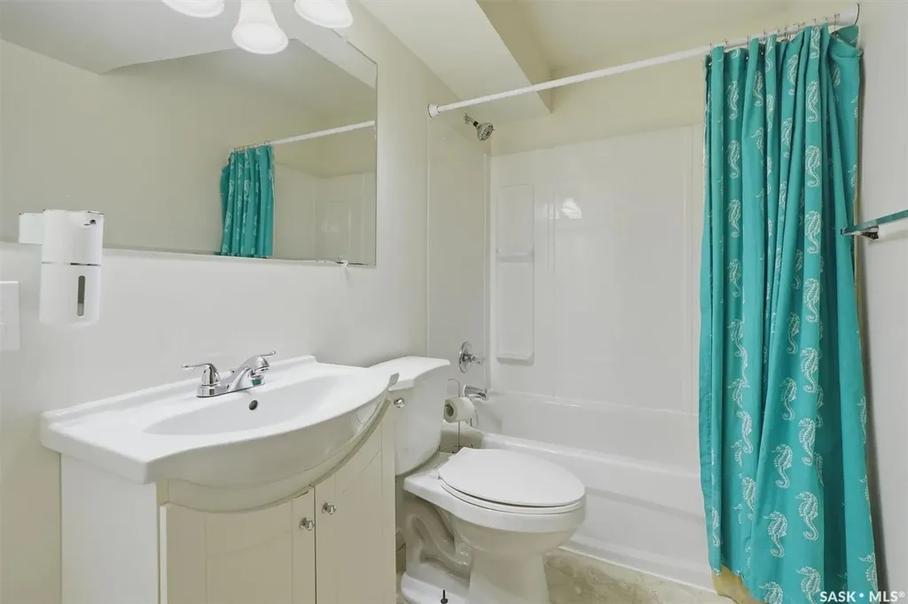 15 Selkirk Crescent Saskatoon SK S7L 4J4